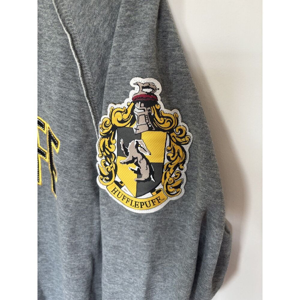 Wizarding World of Harry Potter Hufflepuff Long Sleeve Gray Pullover Sweater M - Picture 3 of 7